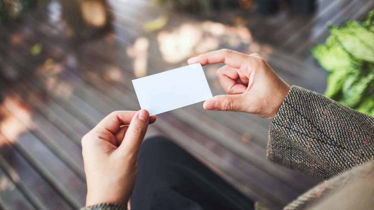 10 Reasons Why You Still Need Business Cards